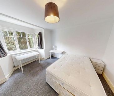 4 bedroom semi-detached house to rent - Photo 6