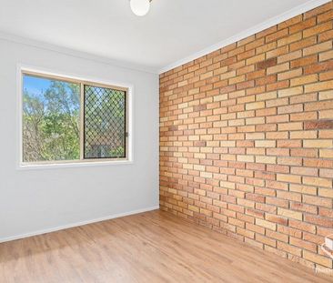 THREE BEDROOMS TOWNHOUSE WITH VINLY FLOOR DOWNSTAIRS AND AIR CONDITION - Photo 2