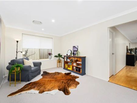 “Spacious 5-Bed Family Home in Peaceful Glenwood Location” - Photo 2