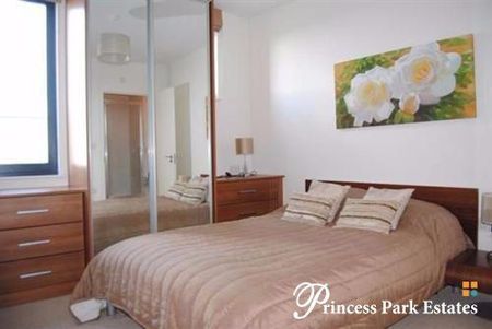 3 bedroom flat to rent - Photo 3