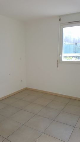 Location Appartement 3 pièces 55m² ST DENIS 97400 - Photo 2