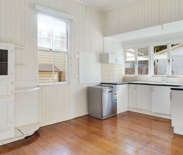CHARMING THREE BEDROOM HOME IN MT LOFTY - Photo 4