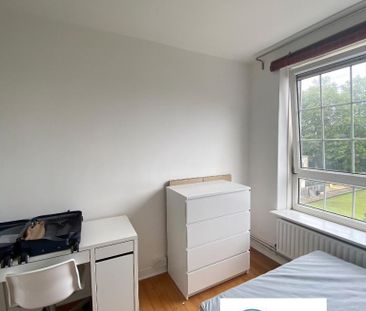 1 bedroom in a flat share to rent - Photo 2