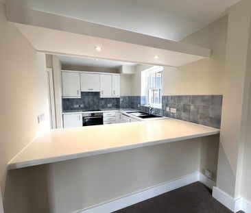 2 bedroom flat to rent - Photo 2