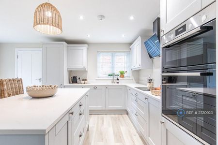 4 bedroom detached house to rent - Photo 5