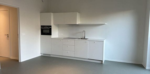 Studio te huur in Antwerpen voor € 825 met 1 slaapkamer - Photo 2