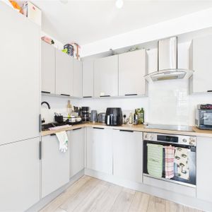 High Street, Maidenhead High Street, Maidenhead - Photo 2