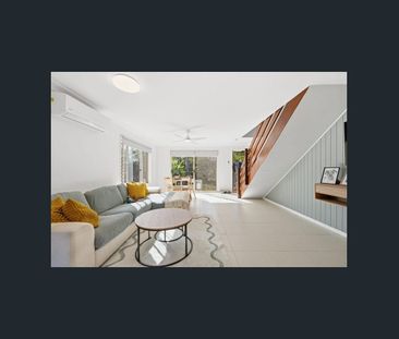 Comfortable Coastal Living in the Heart of Mooloolaba - Photo 1