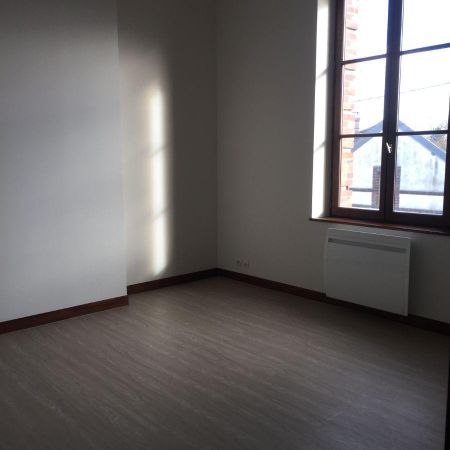 Dans une maison divisée en trois appartements, venez découvrir cet appartement situé au premier... - Photo 4