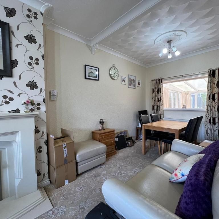 2 bedroom end of terrace house to rent - Photo 1