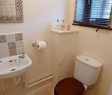 Station Close, Kilburn - Photo 1