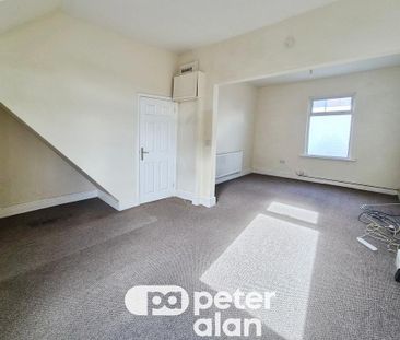 3 bedroom end of terrace house to rent - Photo 1