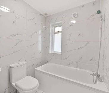 Sheringham Avenue, Whitton, TW2 - Photo 3