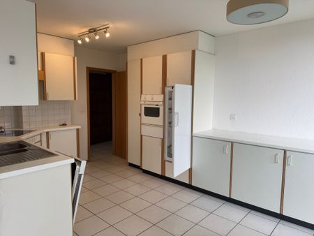 Spacieux 3.5p avec balcon et cheminée à louer à Crissier - Photo 2