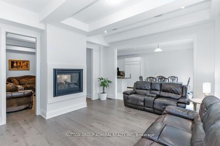 For Lease - 42 Solar Street, Richmond Hill, Ontario - Photo 2