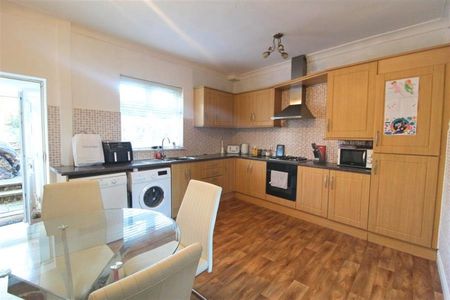 3 Bedroom Semi Detached To Let - Photo 5