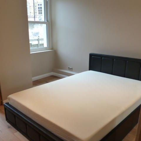 Double bedroom flat set on the top floor of a small private secure block - Photo 1
