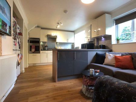 Fully-Furnished Co-Living Rooms Room 4 - Photo 4