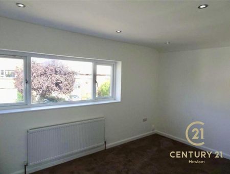 4 bedroom semi-detached house to rent - Photo 3