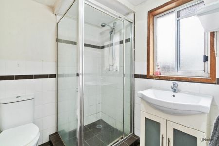 Dual Living Home With Pool! - Photo 5