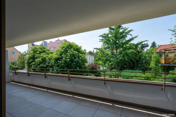 NEUBAUERSTBEZUG: MODERNE; RUHIGE 2 ZIMMERWOHNUNG MIT BEEINDRUCKENDEM BALKON + GARAGENPLATZ - Photo 1