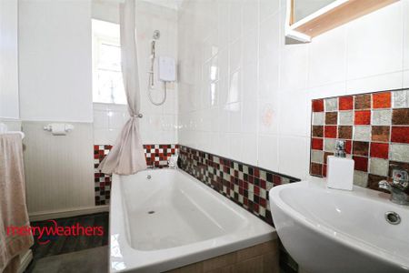 2 bedroom end of terrace house to rent - Photo 5