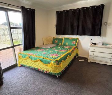 THREE BEDROOM - FEILDING - Photo 4