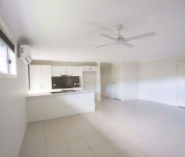 Great Layout, Comfortable Family Home - Photo 3