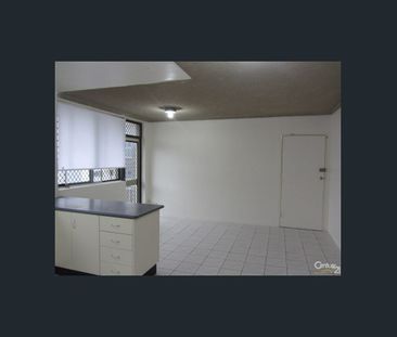 Spacious second floor unit - Photo 4