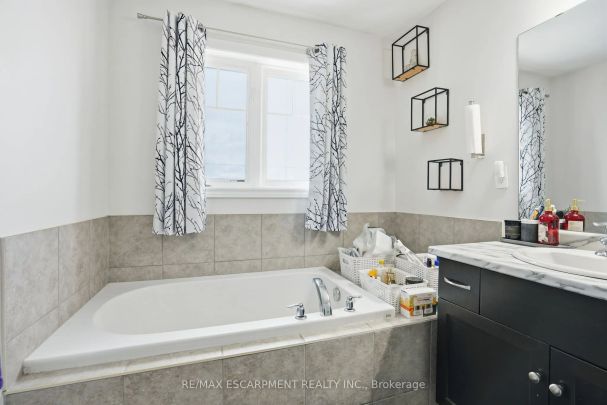 7 LAKELAWN Road #6 - Photo 1