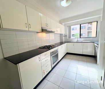 Conveniently located two bedroom apartment - Photo 5