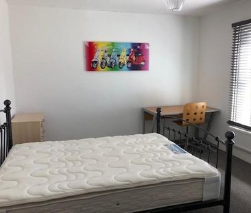 1 bedroom in a house share to rent - Photo 4