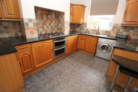 2 bed mid-terraced house to rent in Taunton Road, Ashton-Under-Lyne, OL7 - Photo 2