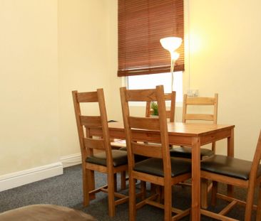 St Leonards Road (3 bed) - Photo 4
