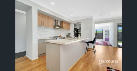 Your Dream Family Home Awaits: Modern 4-Bedroom Haven with Stunning Views - Photo 4