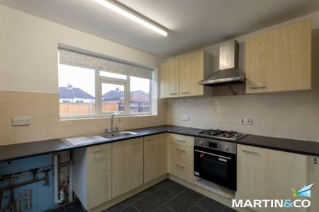 3 bedroom semi-detached house to rent - Photo 4