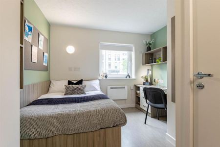 1 bedroom in a flat share to rent - Photo 2