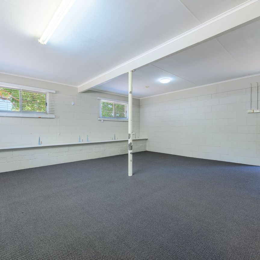 SPACIOUS 5 BEDROOM HOME IN PRIME LOCATION - Photo 1