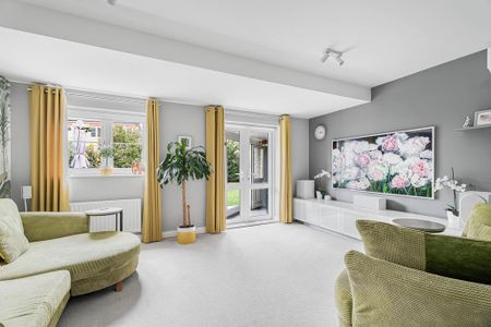 4 bedroom semi-detached house to rent - Photo 3