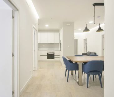 Room in a shared 9-bedroom apartment for rent in Lisbon - Photo 3