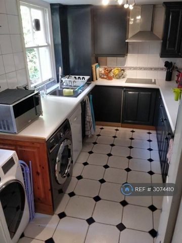 1 bedroom in a house share to rent - Photo 4