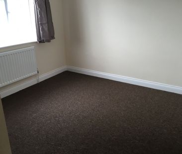 3 Bed Semi-Detached House, Rotheram Avenue, LU1 - Photo 2