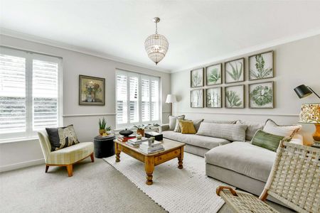 Substantial detached family home in the popular village of Datchet. - Photo 5