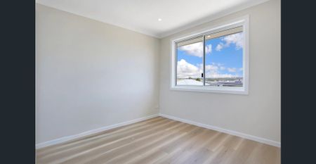 Stunning Designer Family Home in Box Hill! - Photo 2