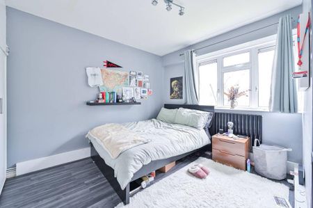 3 bedroom flat to rent - Photo 3