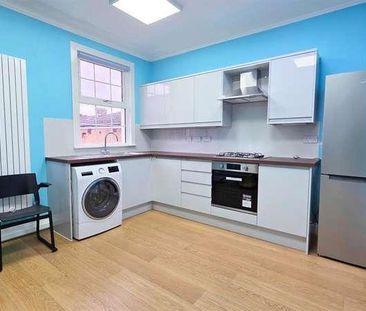 High Street North, London, E12 - Photo 6