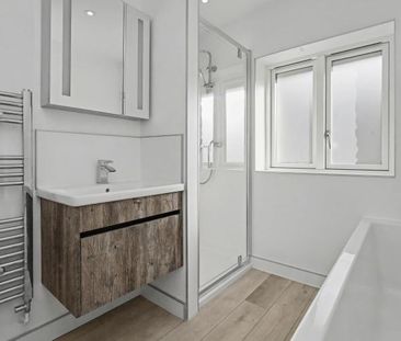 3 bedroom end of terrace house to rent - Photo 4