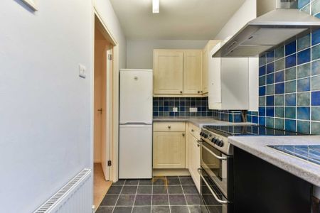 Cleves Court, Epsom - Photo 2