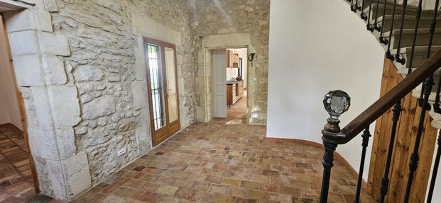 Saint Mamert du Gard Maison de Village Rénovée avec Terrasses et Terrain Arboré - Photo 1