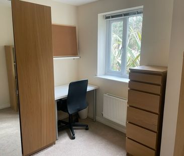 5 Bed Semi-Detached House, Long Down Avenue, BS16 - Photo 3